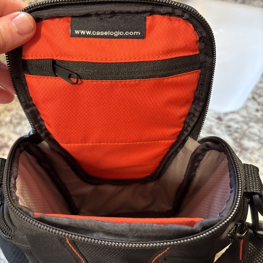 Case Logic Padded Digital Camera Case W/ 3 Zippered Pockets Shoulder Strap - Picture 5 of 8